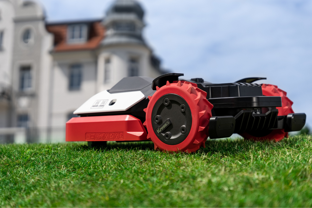 KR136E MEGA Robot Mower 6000m2