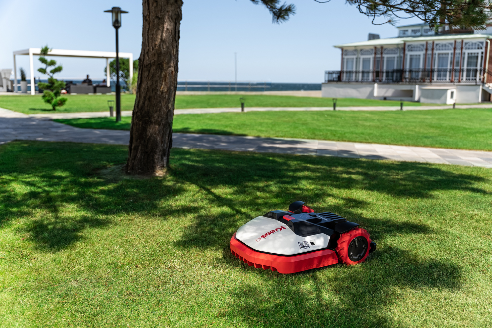KR136E MEGA Robot Mower 6000m2