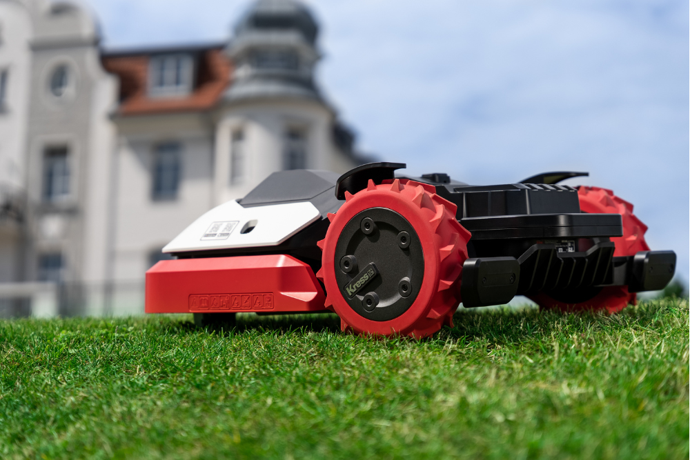KR133E MEGA Robot Mower 3000m2