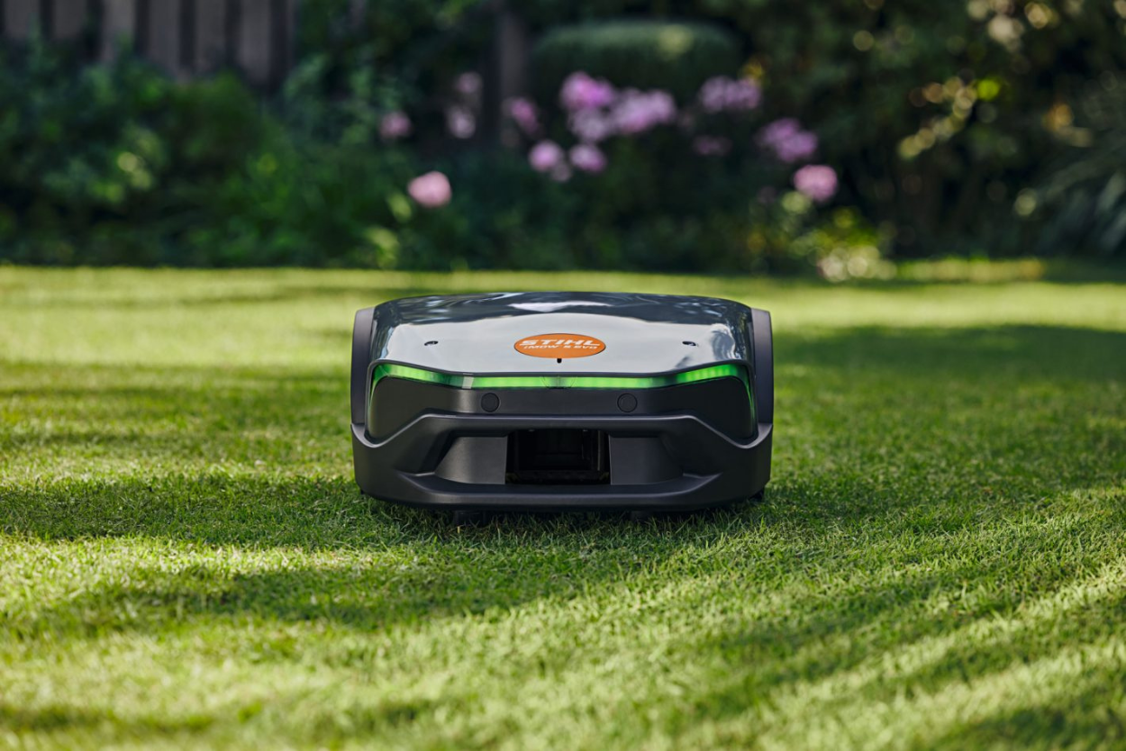 STIHL iMOW 6 EVO Robotic Mower