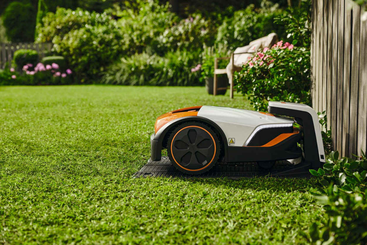 STIHL iMOW 7 Robotic Mower